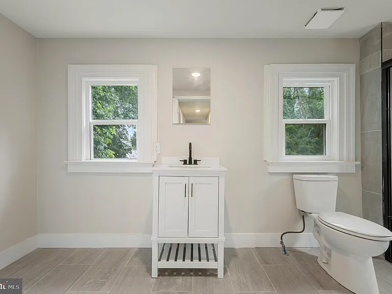 553 Highland Ave — Photo 17