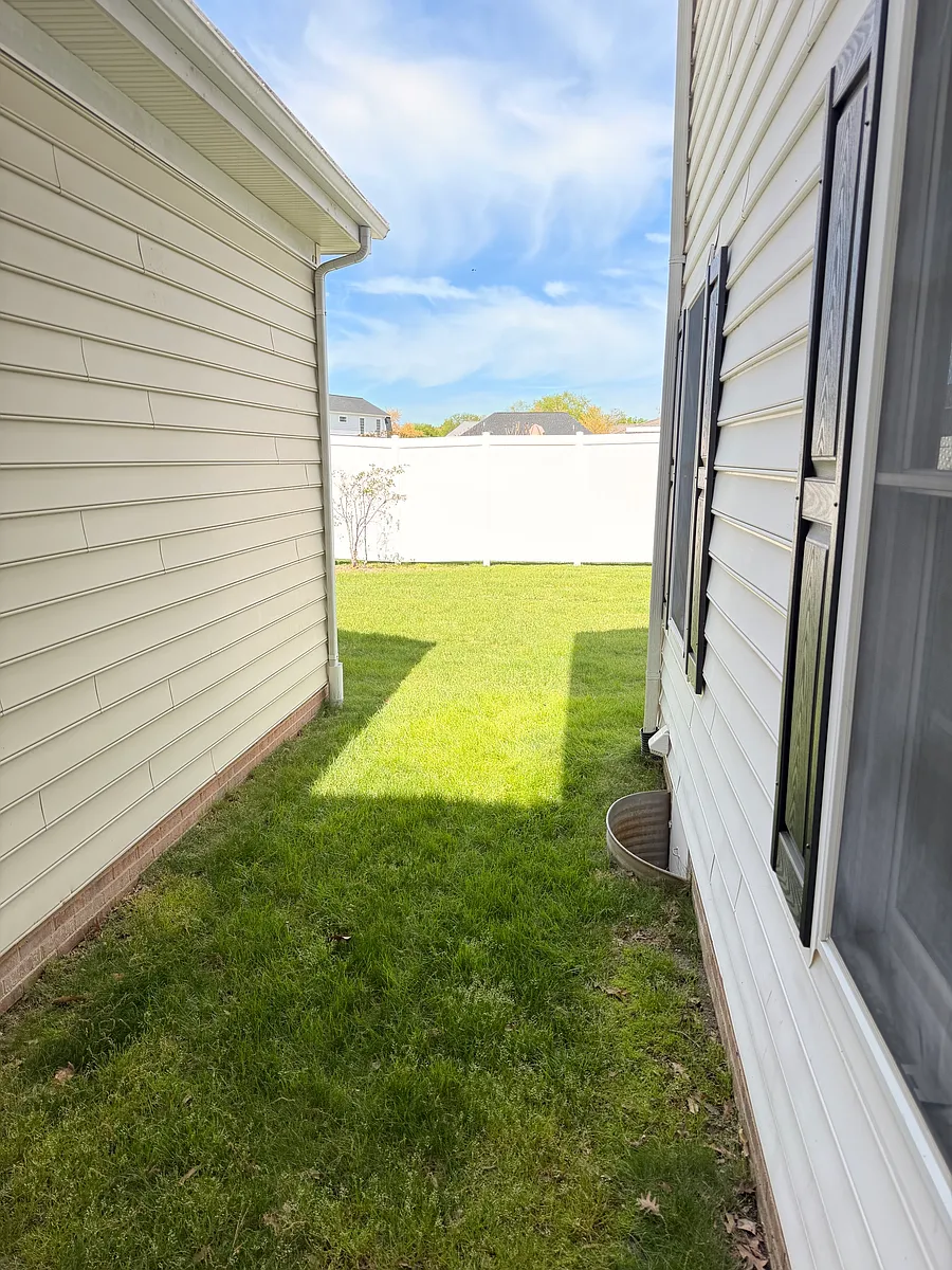 Building Photo - 28498 Sawgrass Ct