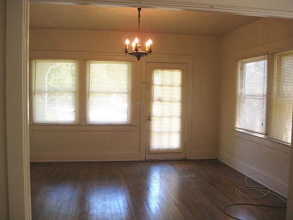 2nd image of 1517 N Van Ness Ave