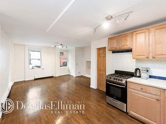 3rd image of 288 Grand St #2