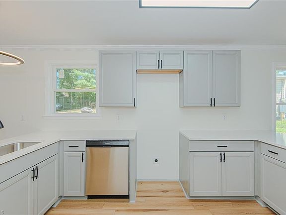 5th image of 404 Walker Ave