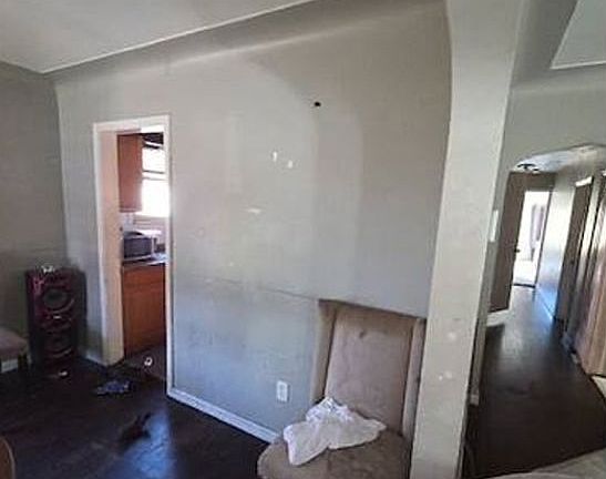 5th image of 11406 Roxbury St