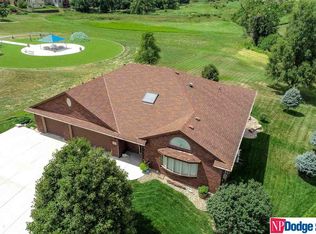 802 Fall Creek Rd, Papillion, NE 68133