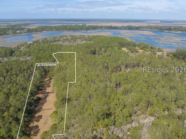 46 Old Smugglers Wharf Rd, Saint Helena Island, SC 29920