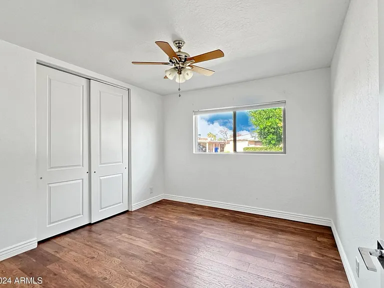 1415 W 7th St — Photo 3