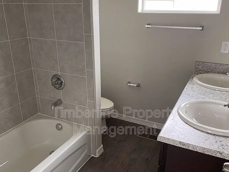 889 Grissom Dr — Photo 21
