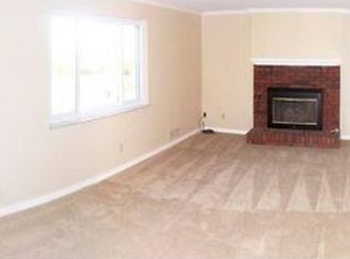 953 Holly Lynne Dr, Pittsburgh, PA 15236