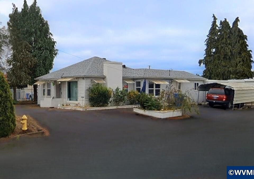 2nd image of 1305 20th St SE