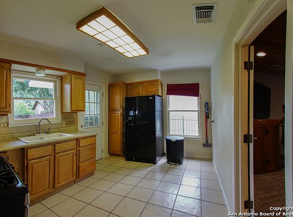 5th image of 210 Milford Dr