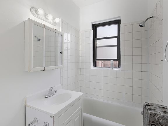2nd image of 4830 N Damen Ave #201