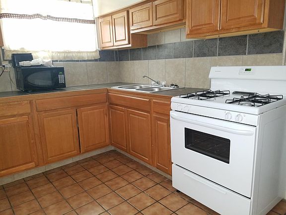 3rd image of 2922 Jackson St APT 13