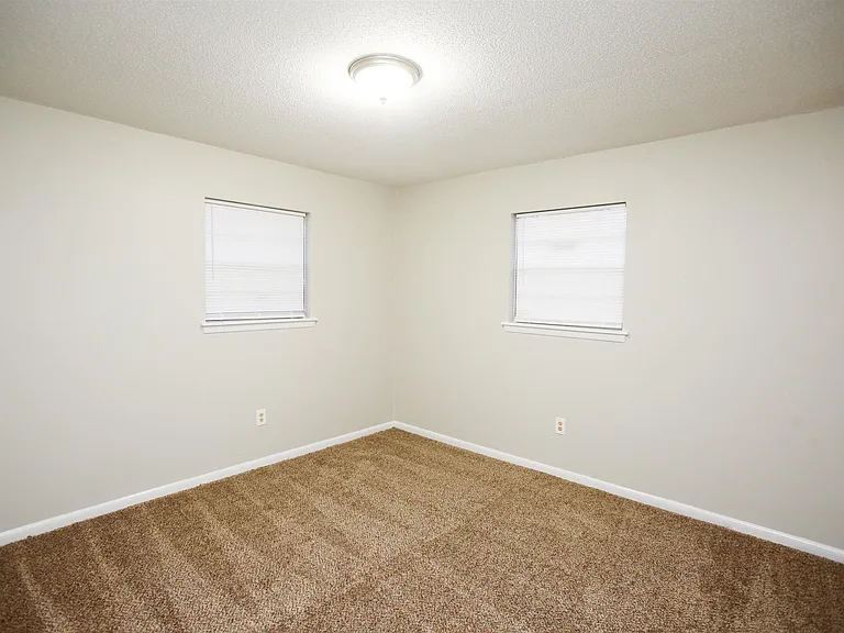3219 Potter St — Photo 10