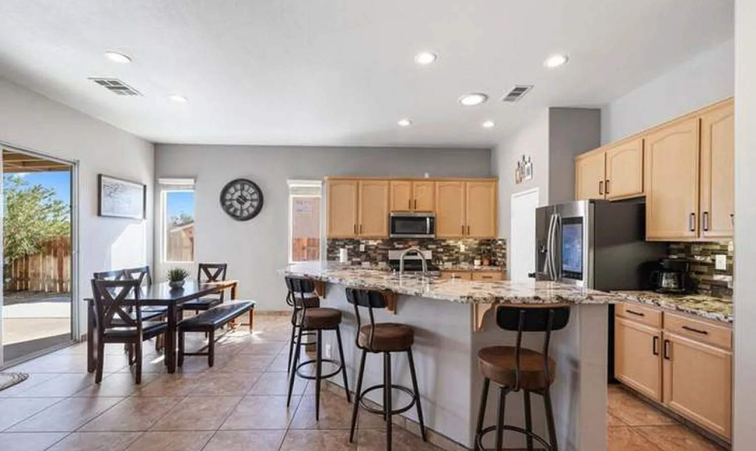 3 bed, 1601 sqft, $3,200 — Photo 3