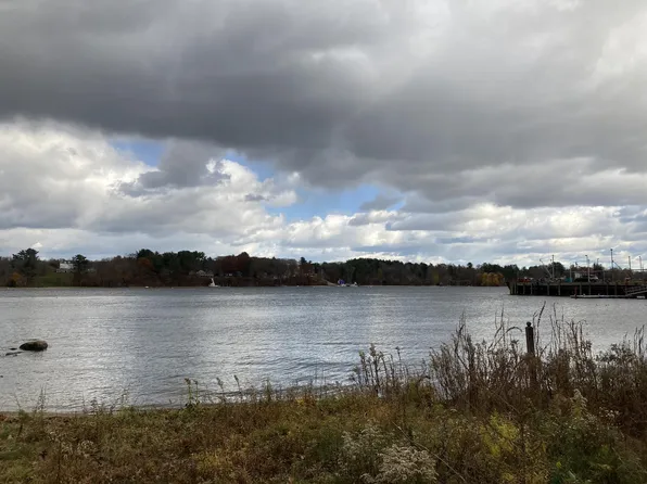 164 Shattuck Way, Newington, NH 03801