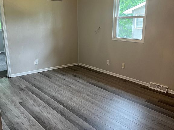 5th image of 5621 NE 51st St