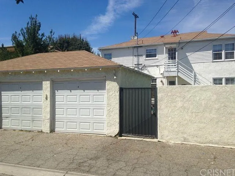 12710 1/2 Oxnard St — Photo 1