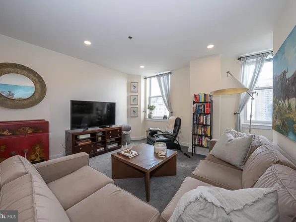 111 S 15th St APT 2001, Philadelphia, PA 19102