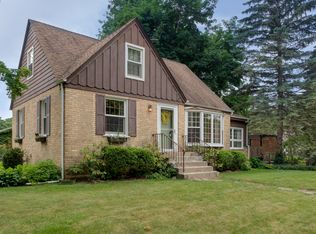 123 E Helen Rd, Palatine, IL 60067