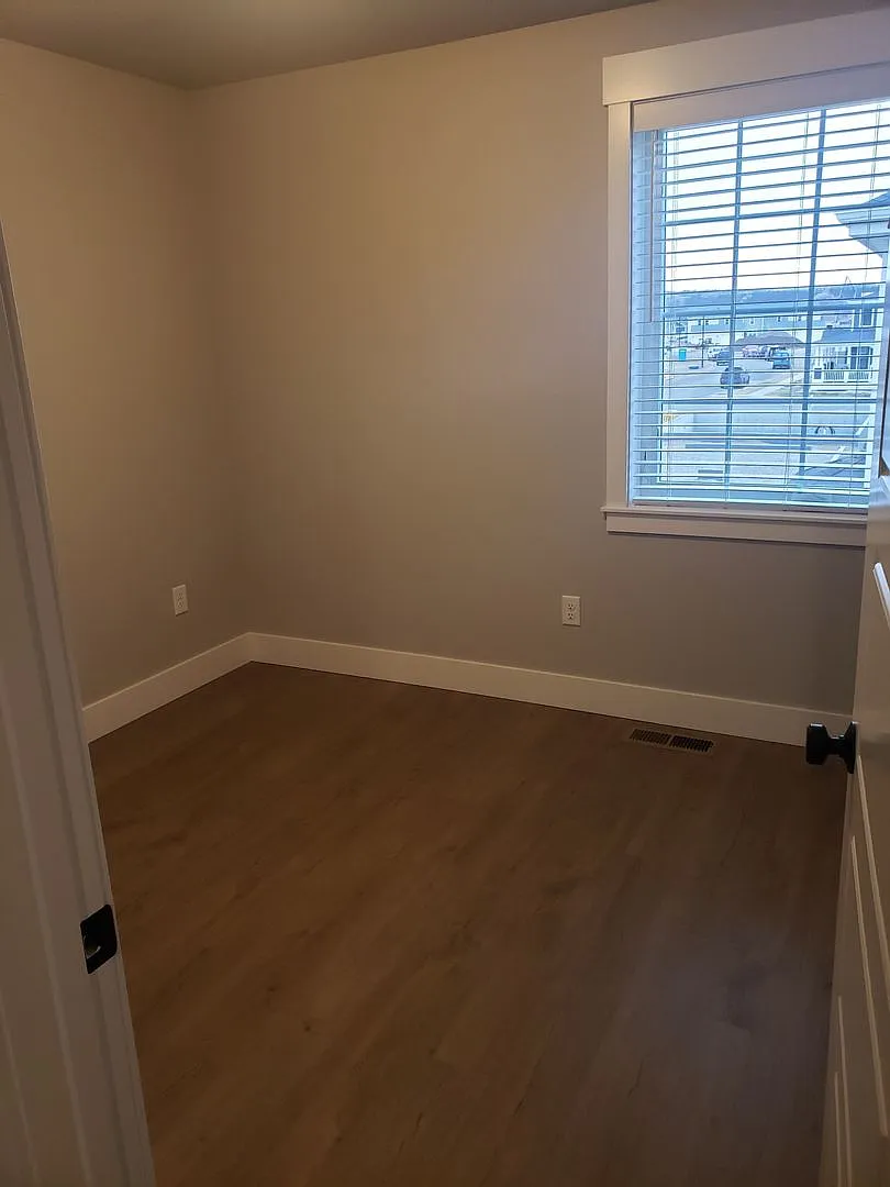 Ravishing 2 bed 2 1/2 bath home in Annafeld Subdivion — Photo 2