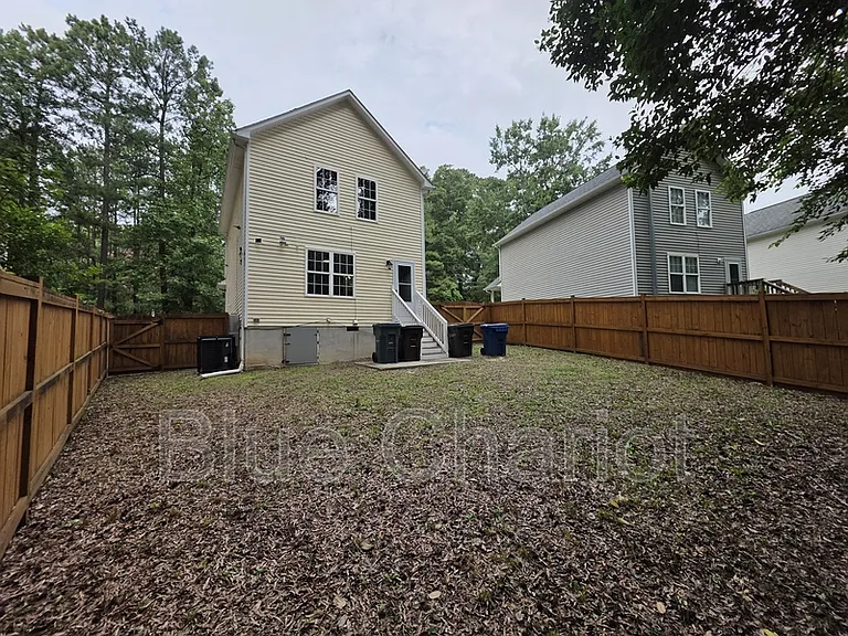 704 Brye St — Photo 5