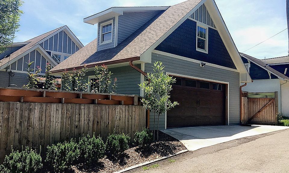 2nd image of 1425 Calvin Ave