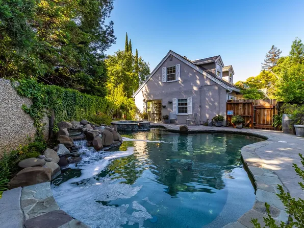 1386 Canterbury Dr, Concord, CA 94521