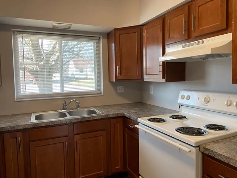 Apartment off 28th and Clyde Park Available — Photo 93