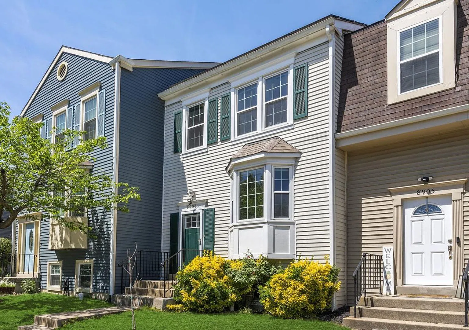 This stunning 3-bedroom, 2-bathroom interior townhome is sure to impress. — Photo 2