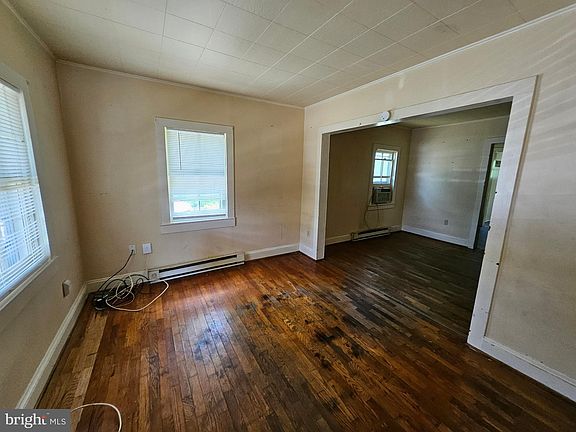 5th image of 928 Franklin St
