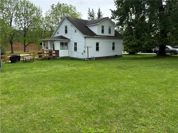 42 Cedar St, Coral, PA 15731