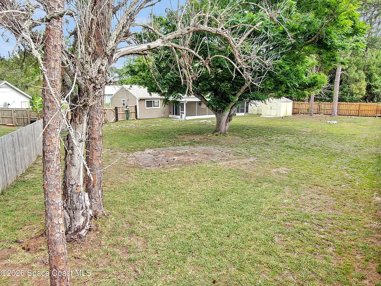 400 Calabria Ave SE — Photo 35