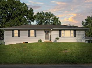1401 S Edgevale Dr, Harrisonville, MO 64701