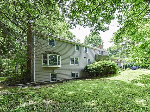 3rd image of 11 Highwood Dr