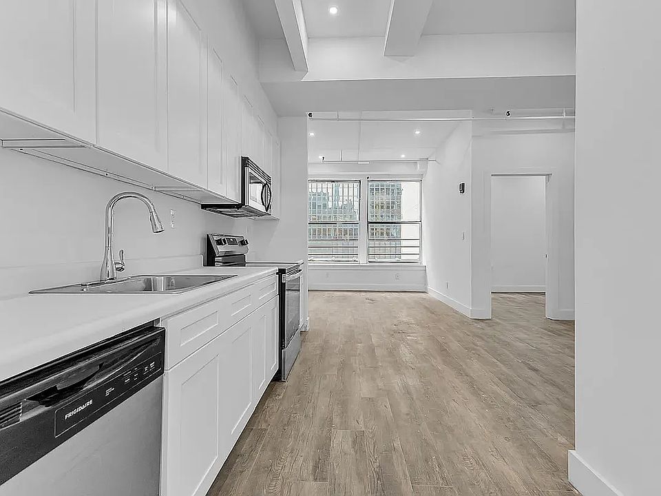 1st image of 248 W 35th St Room 601