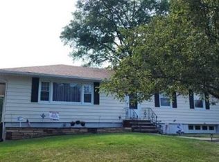9 Clegg Ct, Pompton Lakes, NJ