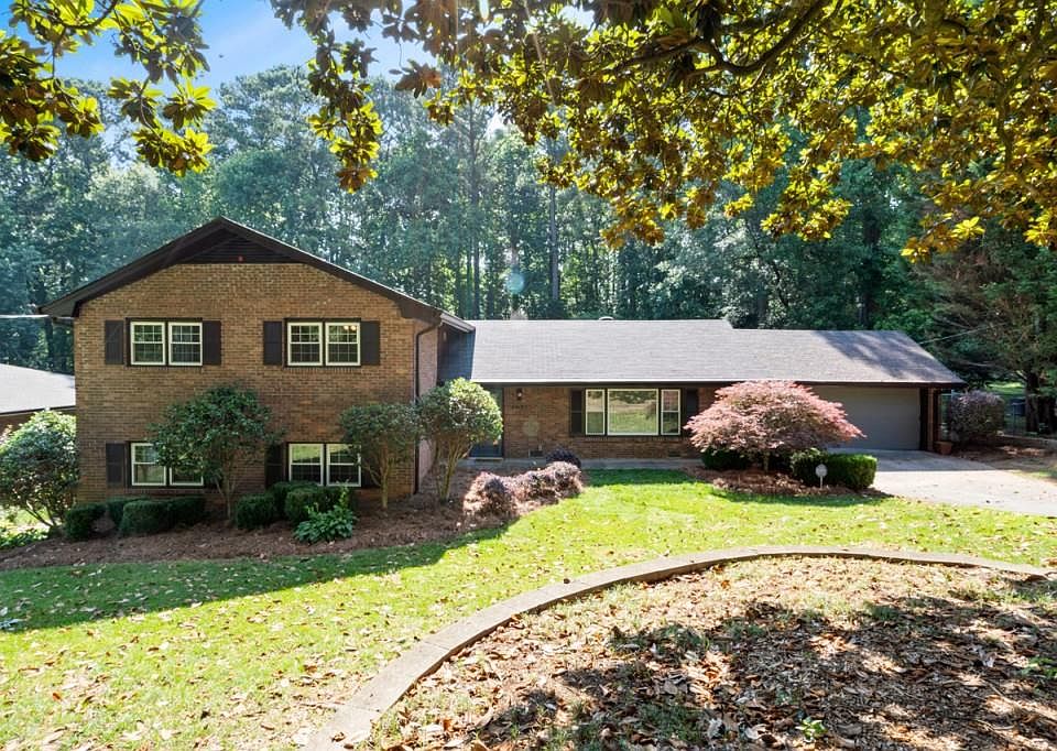 1st image of 2021 Chesterfield Dr NE