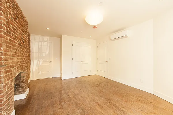 Rented by Link NY Realty | media 37