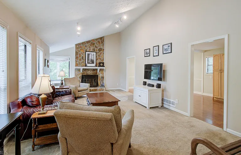 2516 Smith Ave SW — Photo 8