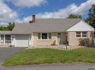 12 Green Hill Rd, Rensselaer, NY 12144