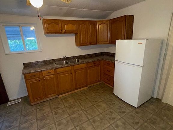 3rd image of 1800 E Division St