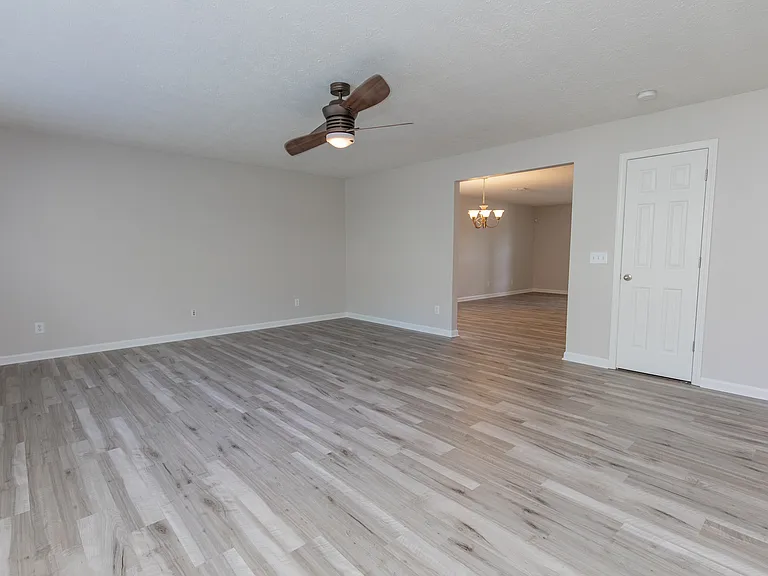 156 Ivy Hill Ln — Photo 3