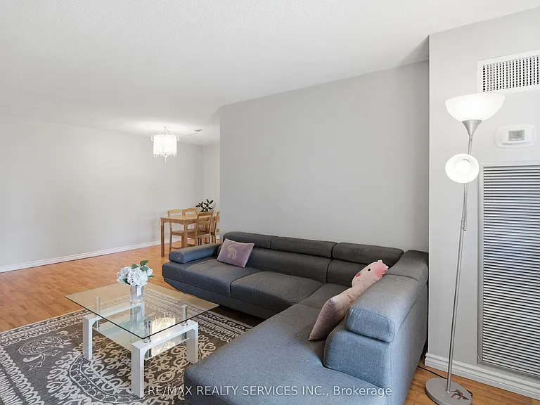 18 Knightsbridge Rd #304 — Photo 12