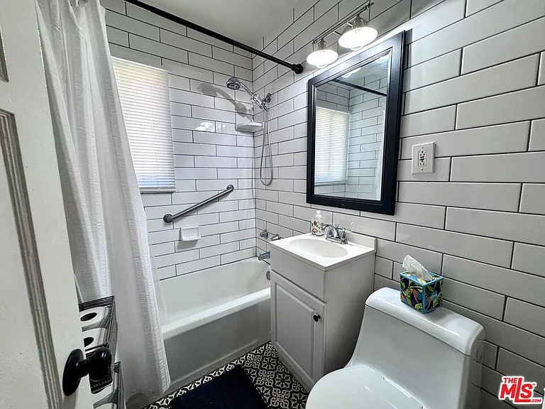 2177 W 27th St #2177 — Photo 12