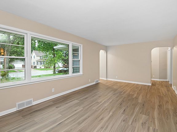 4th image of 1042 S 8th Ave