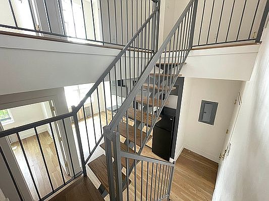 5th image of 1054 Dean St #4R