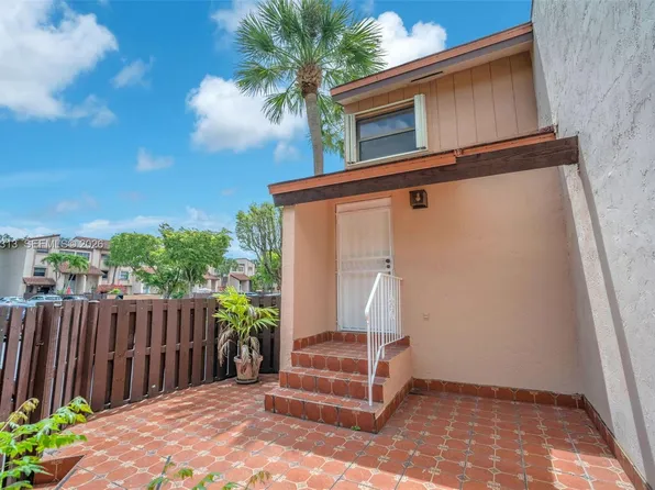 685 W Park Dr APT 206-11, Miami, FL 33172