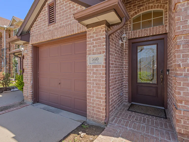 3610 Sadge Ln — Photo 2