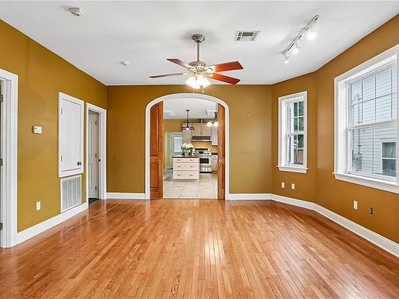5th image of 21 Forest Ave