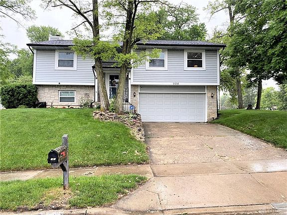 2nd image of 905 Cliffbrook Ct