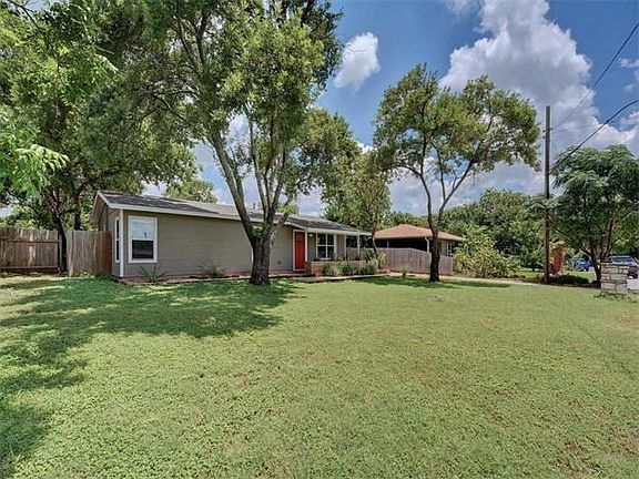 Welcoming neighborhood. Lots of walkable and bike able places nearby.